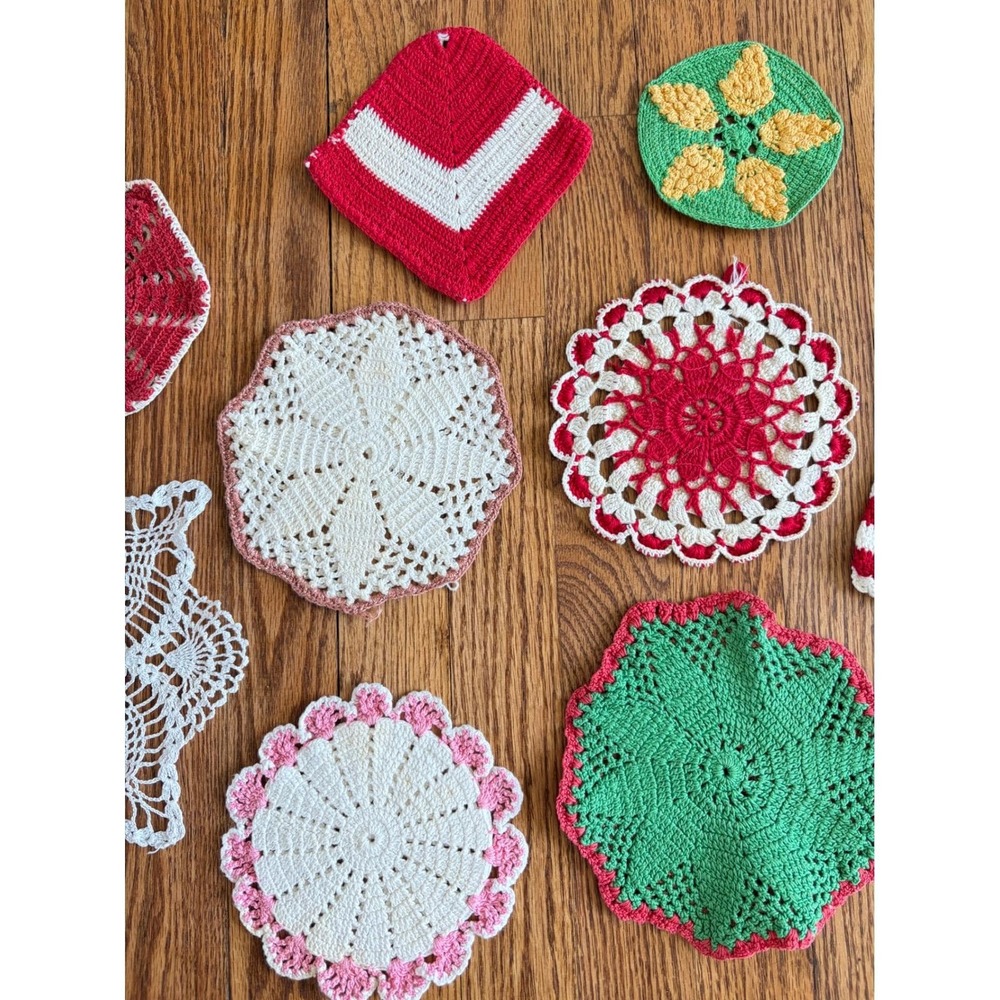 Vintage Handmade Crochet Doilies Pot Holders Lot 9pc Red Green White Lace - Picture 4 of 5